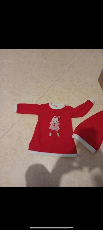 Robe de noël plus bonnet taille 6 mois
