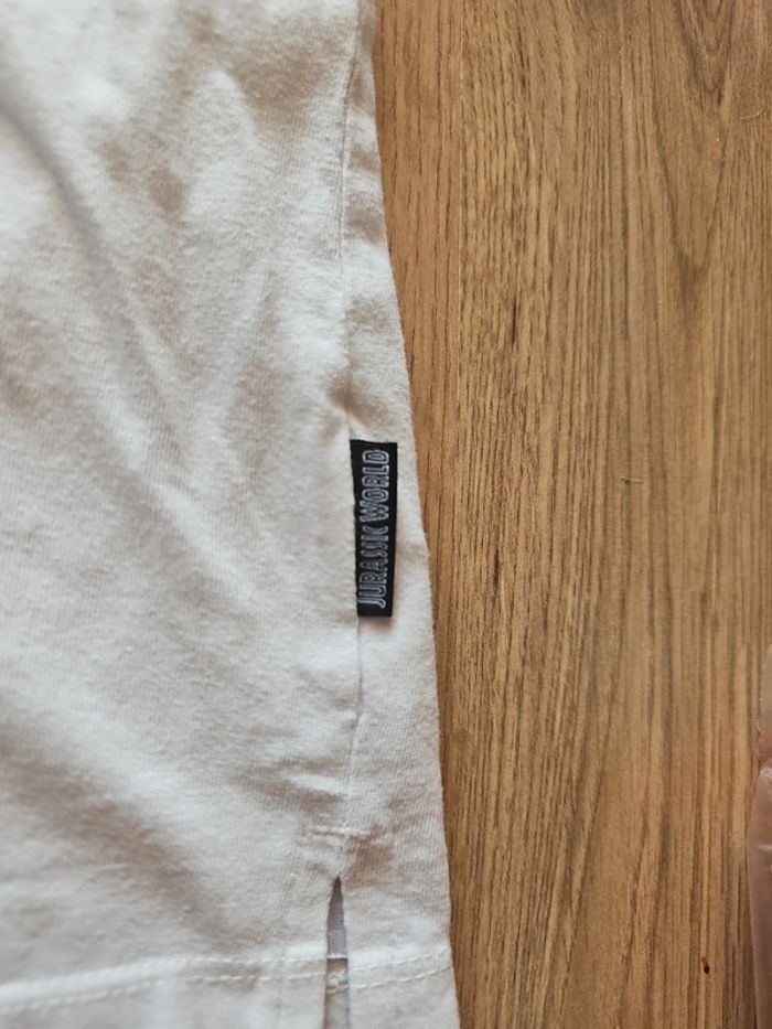 Tee-shirt Jurassic World authentique - photo numéro 3
