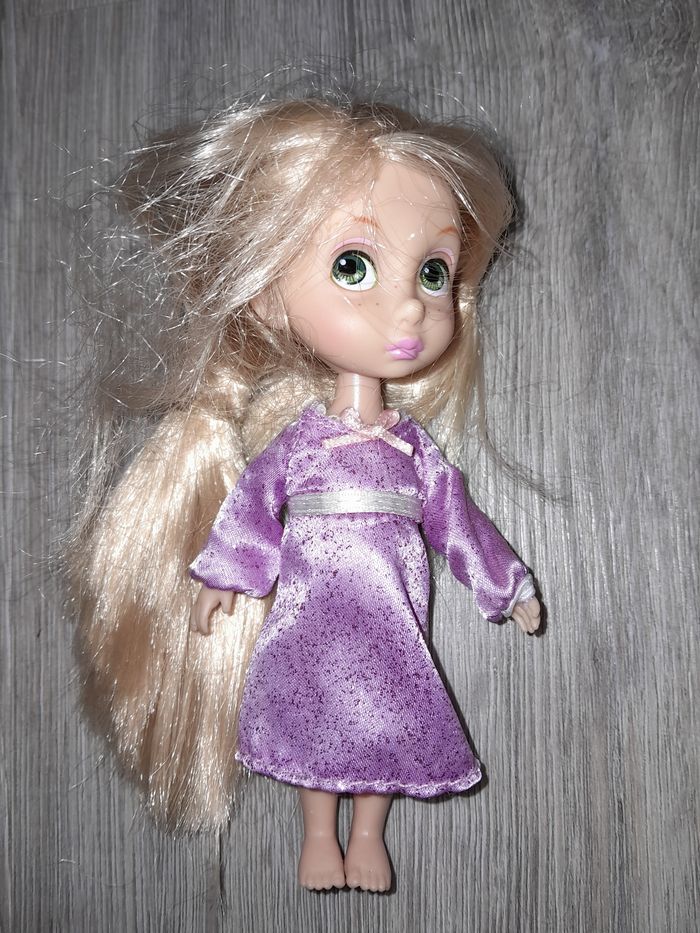 Mini poupée figurine Raiponce animator disney