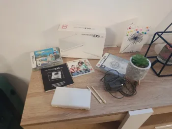 Nintendo ds Lite blanche 2 jeux