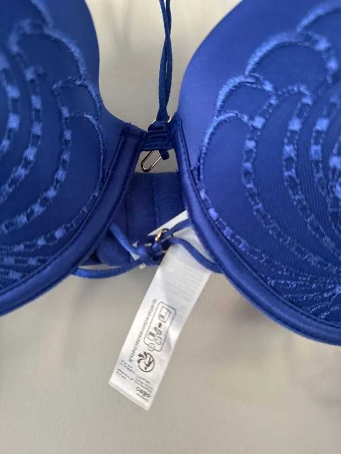 👙Soutien gorge rembourré + bas offert- 95D - neuf sans étiquette bleu roi- Gemo - photo numéro 5