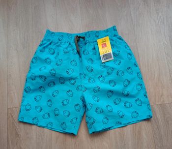 Short bermuda neuf avec étiquette 10 ans