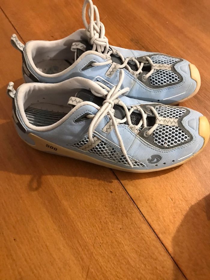 Basket homme bleu taille 40 marque Décathlon très bon état