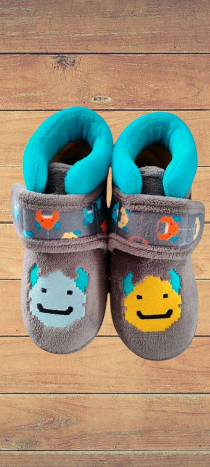 Chaussons enfant taille 27 🧸