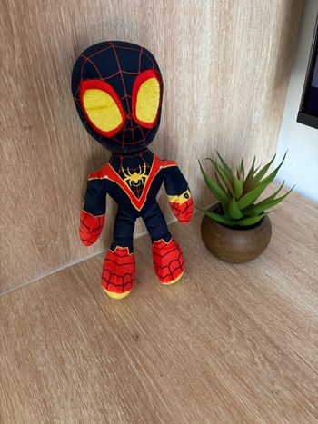 Peluche miles morales spidey et ses amies