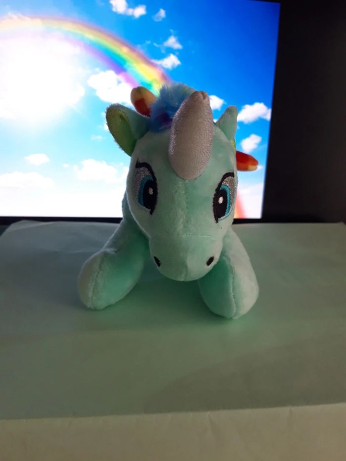Peluche Licorne volante arc-en-ciel - photo numéro 3