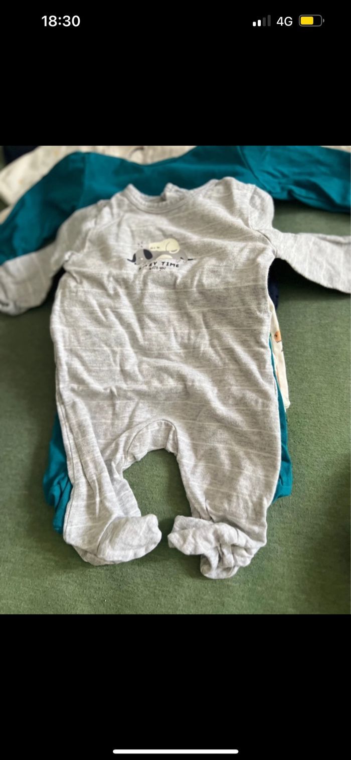 Pyjamas 1mois - photo numéro 5