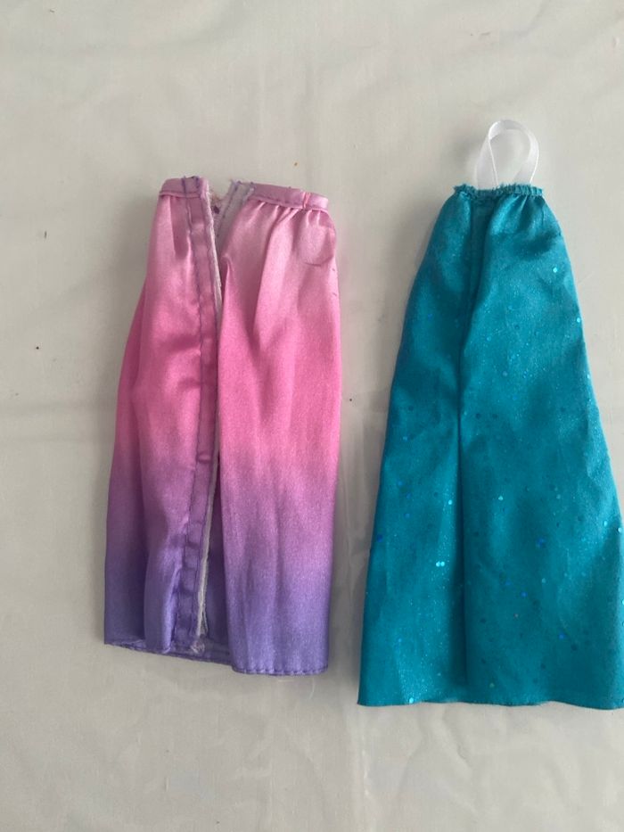 Lot vêtements Barbie – Jupe dégradée & Cape pailletée - photo numéro 4