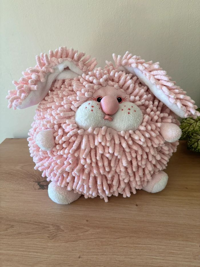 Doudou lapin boule rond rose blanc port aventura