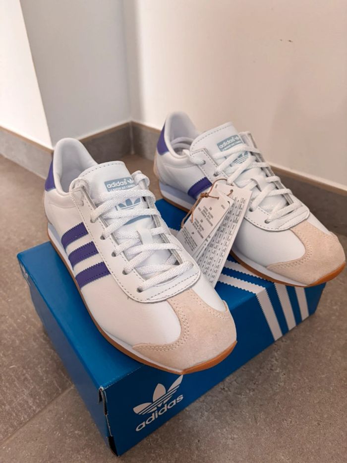 Sneakers Adidas Country OG neuves Taille 39 1/3 - photo numéro 3
