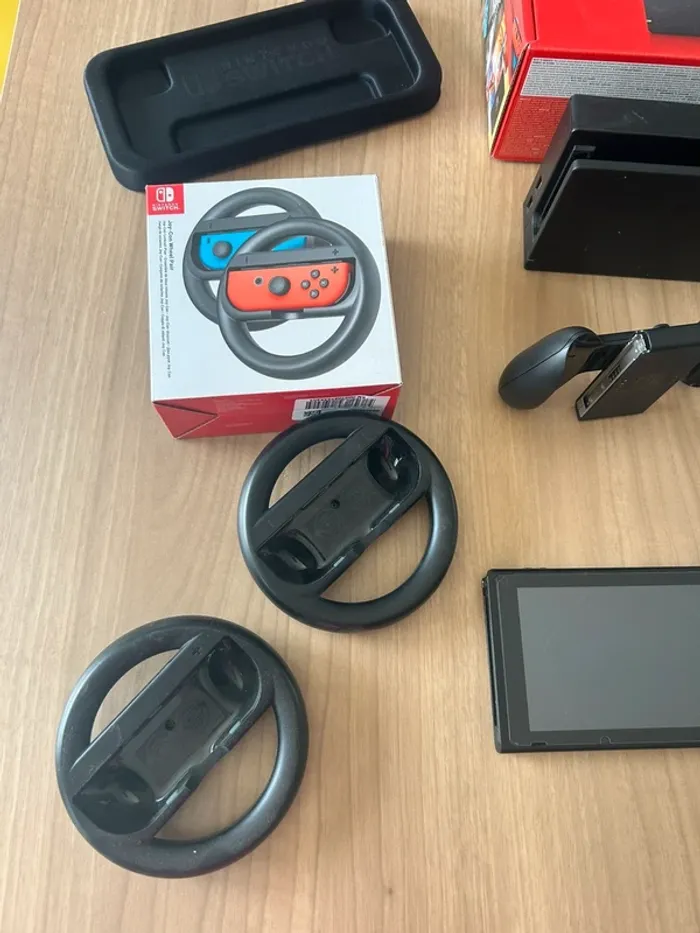 Nintendo switch avec nombreux accessoires - photo numéro 9