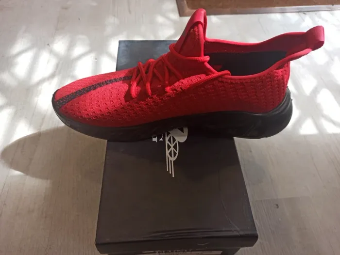 Baskets rouge et noire homme 43 - photo numéro 3