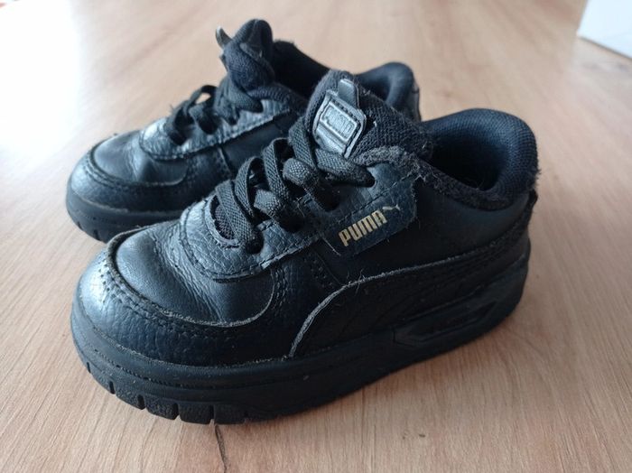 Baskets taille 19