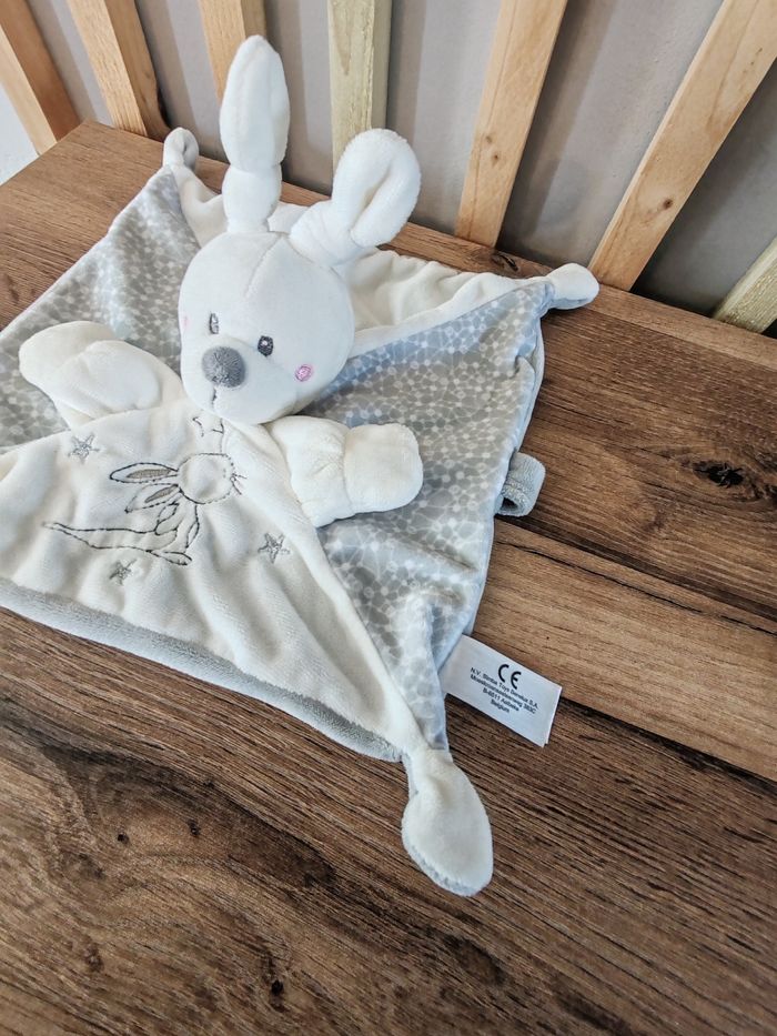 Lapin gris et blanc Nicotoy attache suce - photo numéro 2