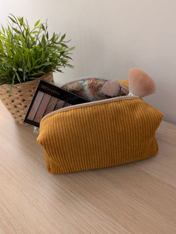 Trousse matelassée pour rangement maquillage ou autre
