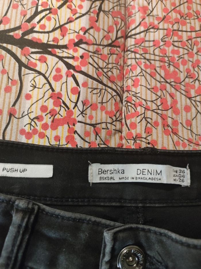 Jean Bershka T 36 - photo numéro 5
