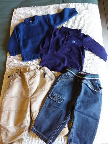 2 pantalons et 2 hauts pour bébé garçon en taille 6 mois