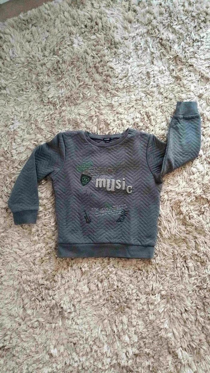 Pull rock 6 ans - photo numéro 2