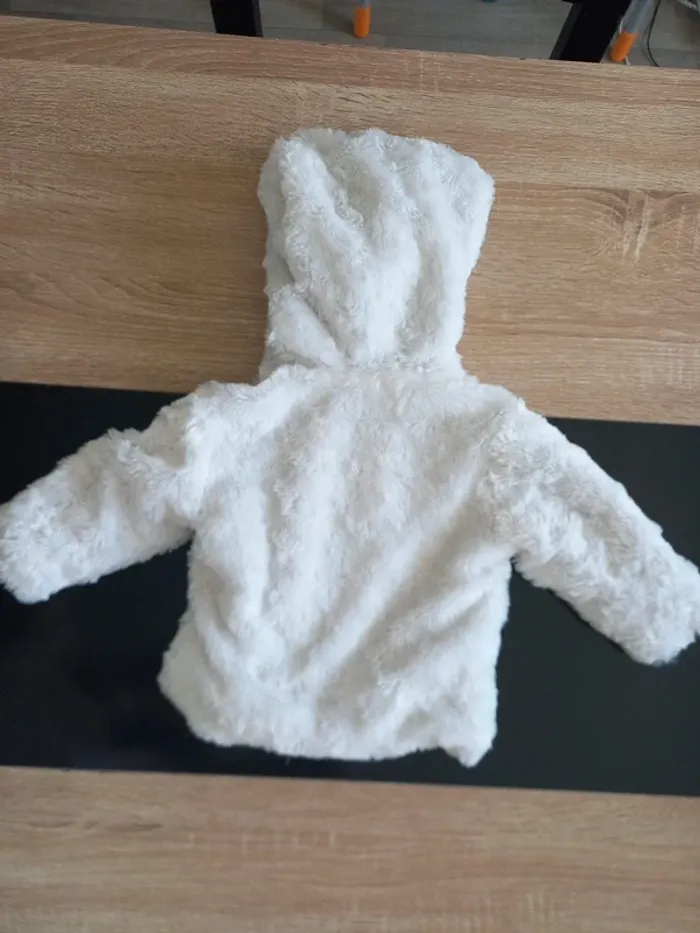 Veste / blouson bébé blanc, doux, 6 mois - photo numéro 4