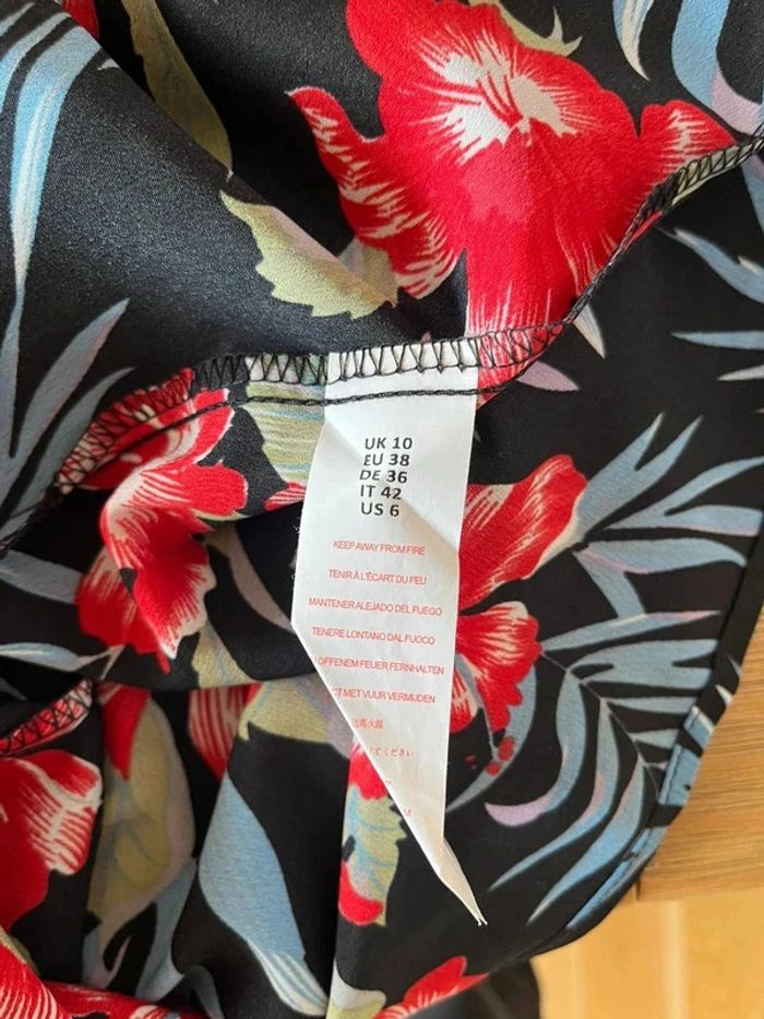 Robe noire imprimé hibiscus rouge – Taille 38 - photo numéro 5