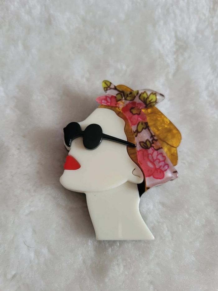 Broche femme lunette de soleil, turban - photo numéro 3