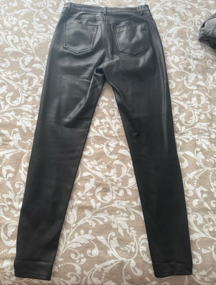 Pantalon simili noir Kiabi - photo numéro 3