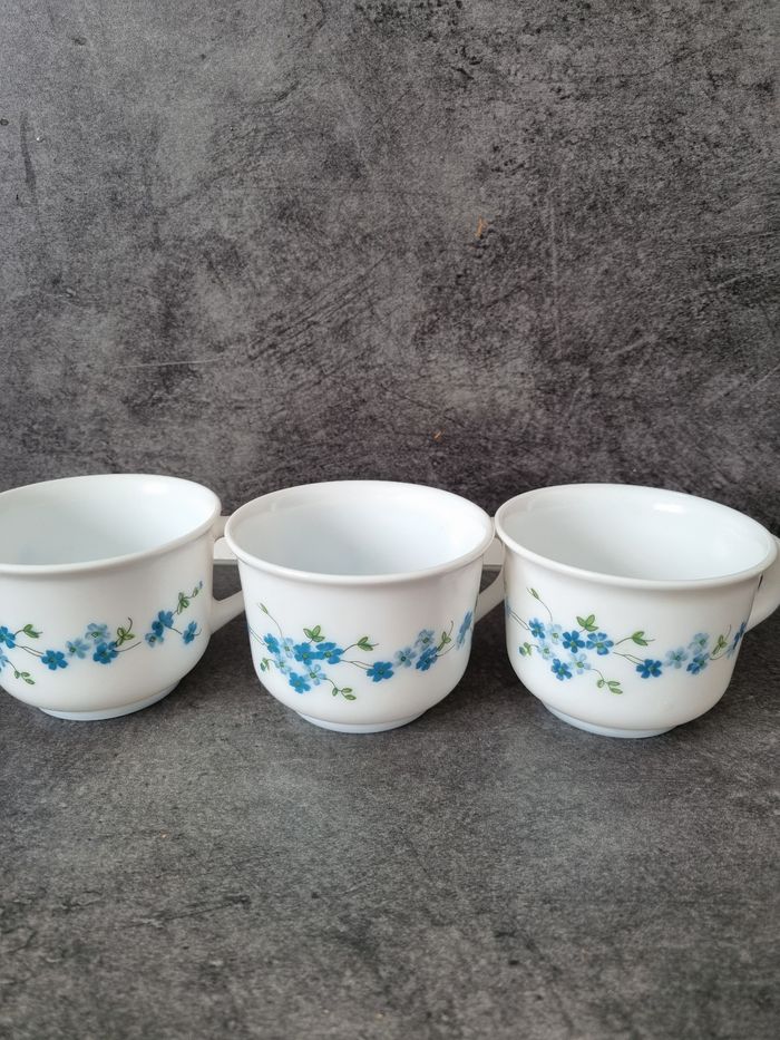 3 Grosses tasses arcopal "myosotis "