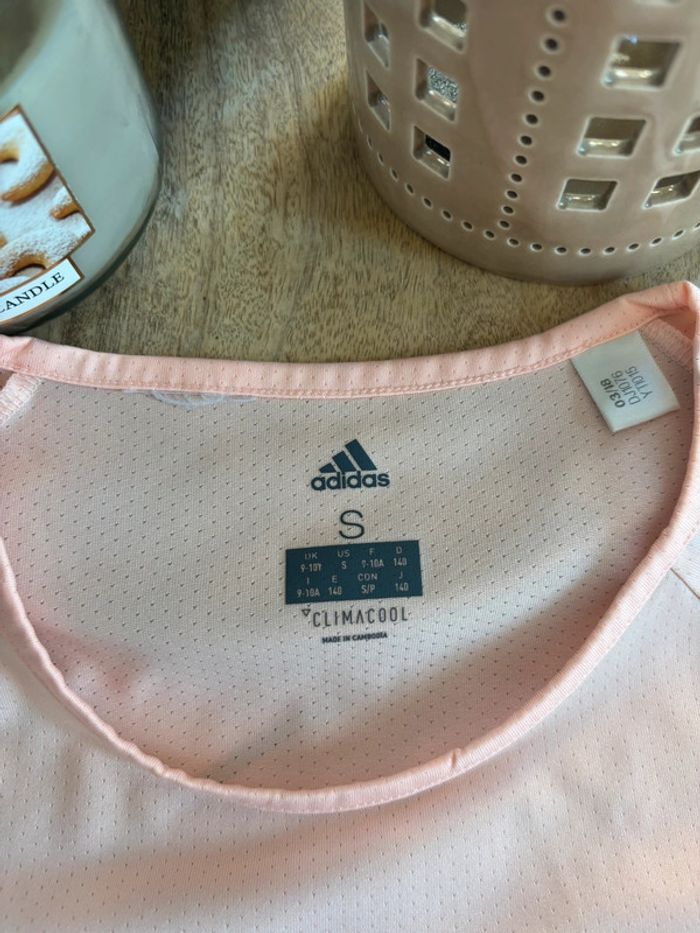 T-shirt Adidas taille 9/10 ans - photo numéro 3