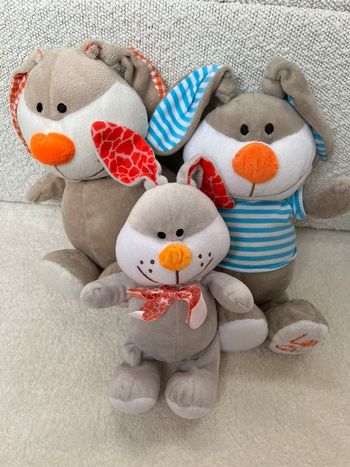 Lot de 3 lapins en peluche Fizzy