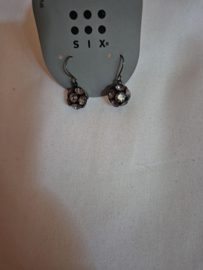 Petites boucles à facette strass oreilles percées neuves Six - photo numéro 4