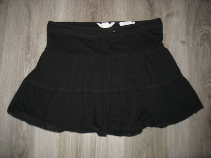 JUPE COURTE A VOLANTS NOIRE FILLE "H&M" - 14 ANS - n°02 - photo numéro 2