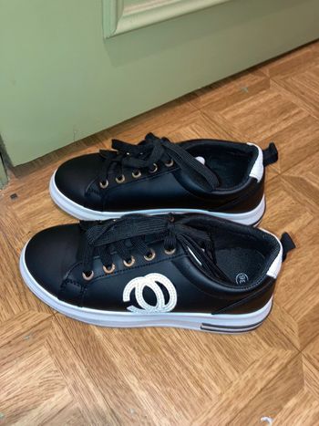 Chaussures / baskets noires et blanches
