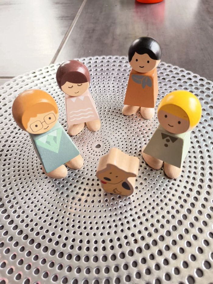 Figurines en bois pour représenté la famille - photo numéro 3