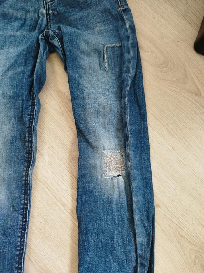 Jean taille 6 tape à l'oeil effet déchiré - photo numéro 2
