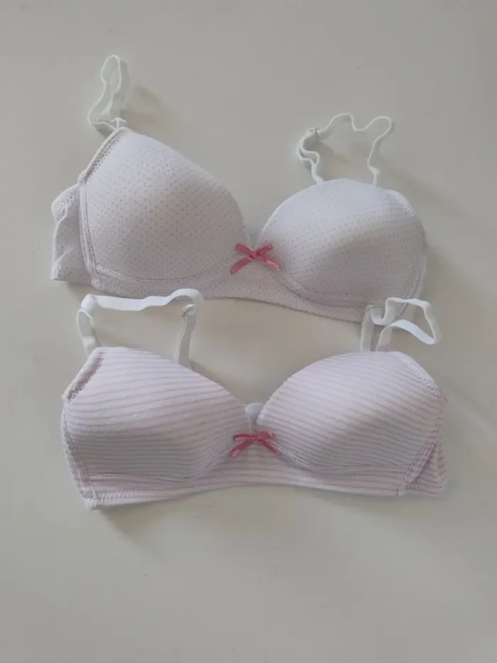 Deux soutien-gorge fille