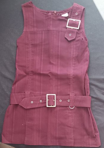 robe bordeaux taille 12 ans très bon état