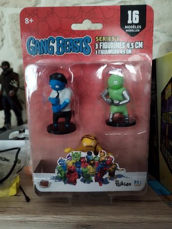 Lot de trois figurines