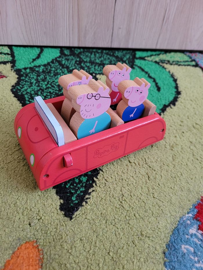 PEPPA PIG LA VOITURE FAMILIALE ROUGE EN BOIS - photo numéro 3