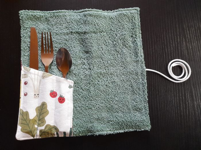 Serviette porte-couverts