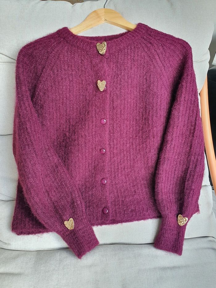 Cardigan pull laine prune bouton doré