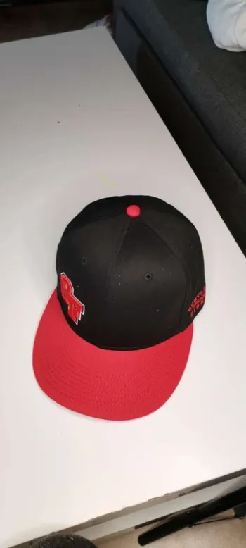 Casquette Gentleman Fighter noire et rouge