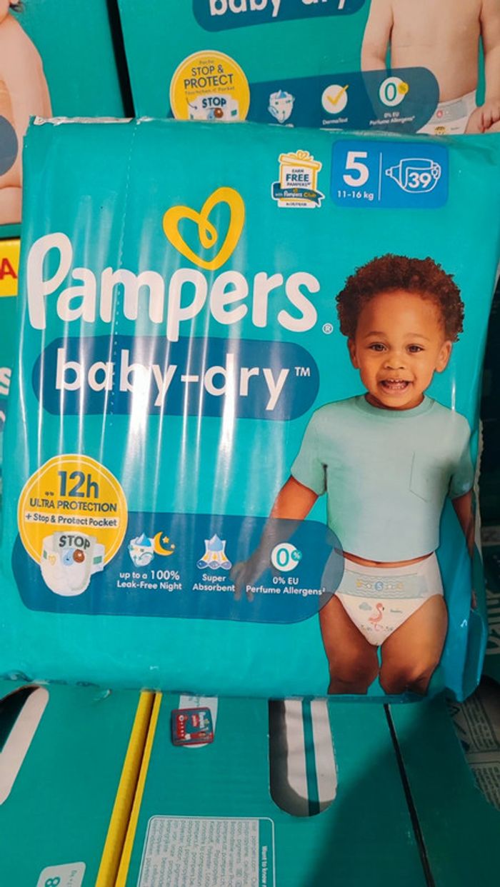 Pampers Baby dry taille 5 / 4 paquets de 39 couches