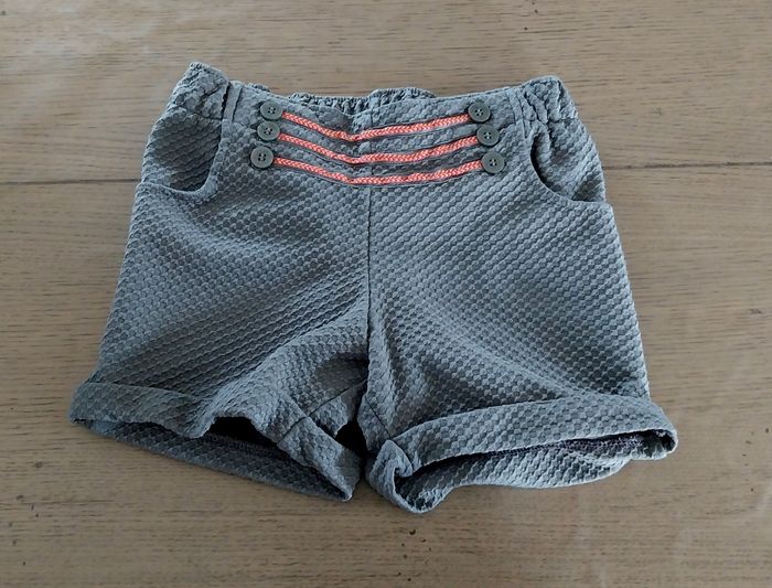 Short fille 6ans en très bon état