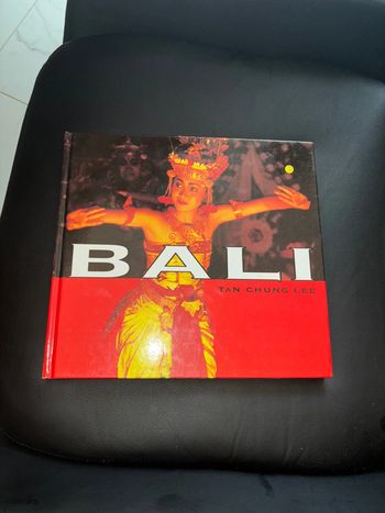 Livre sur Bali en excellent état