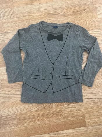 T-shirt manches longues taille 110-116.