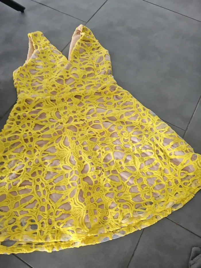 Robe jaune - photo numéro 3