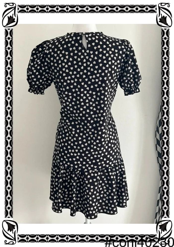 Robe Manches Courtes Plissée Noir Imprimé Cœurs Fabriquée en Italie 🇮🇹 Taille 36 - photo numéro 3