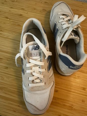 New Balance 373