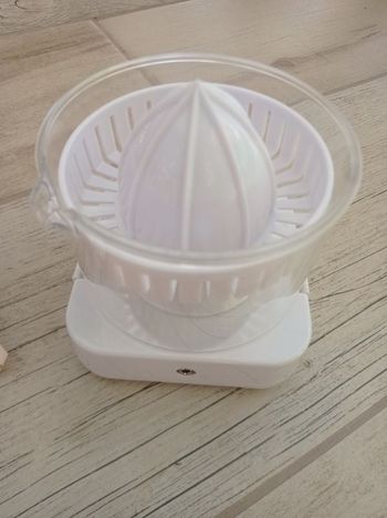 Presse-agrumes blanc