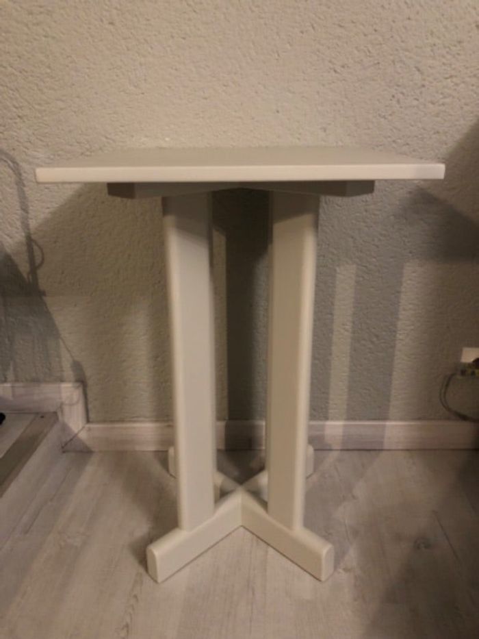 Petite table ou sellette grise en bois massif faite sur mesure état NEUF